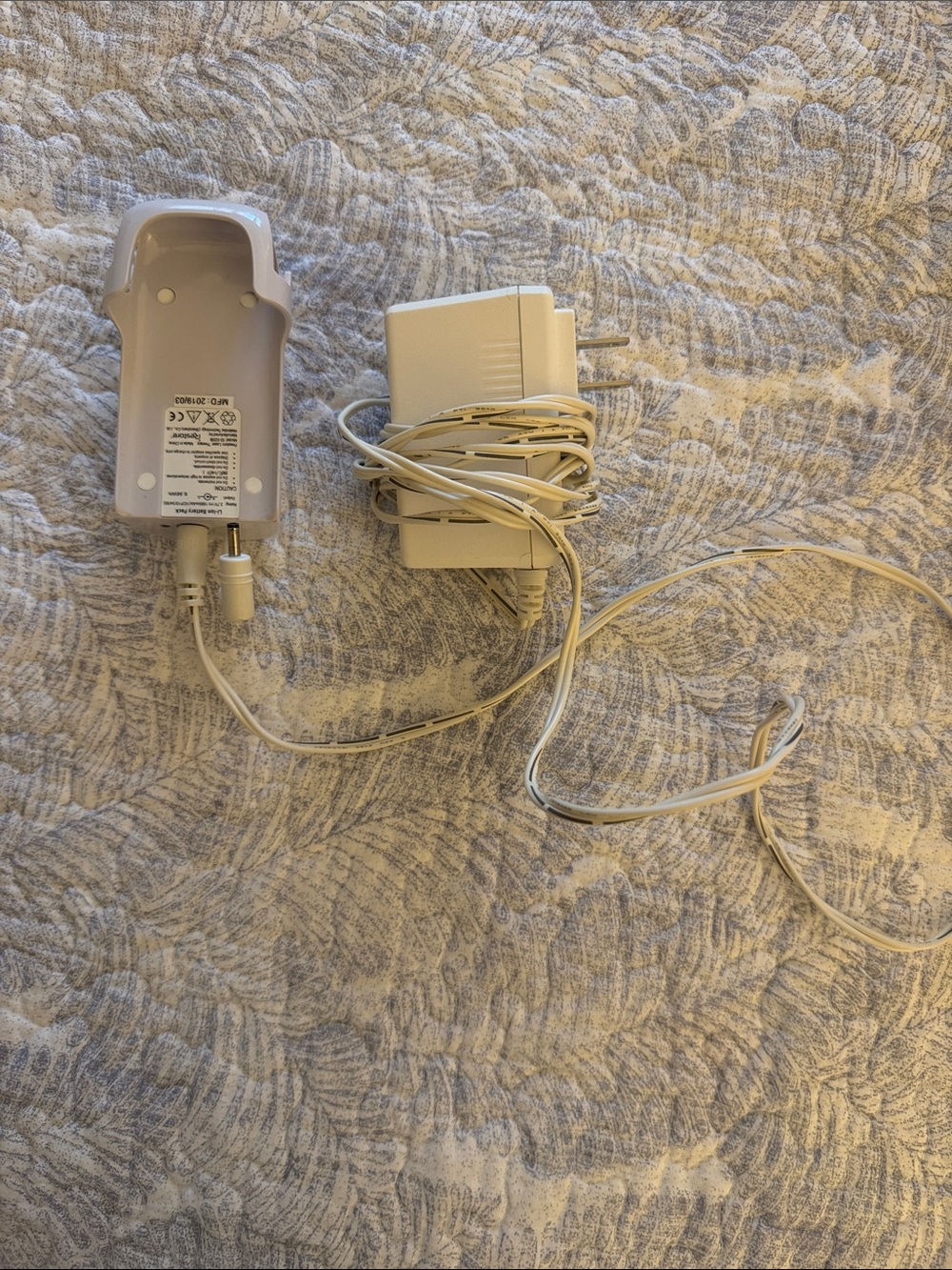 iRestore White Clinical-Strength Laser Hair Growth System with Battery Pack - Picture 4 of 6